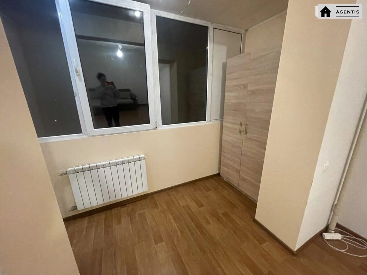 Сдам квартиру 2 комнаты, 56 m², 8 эт./10 этажей. 11, Івана Виговського вул. (Маршала Гречка), Киев. 