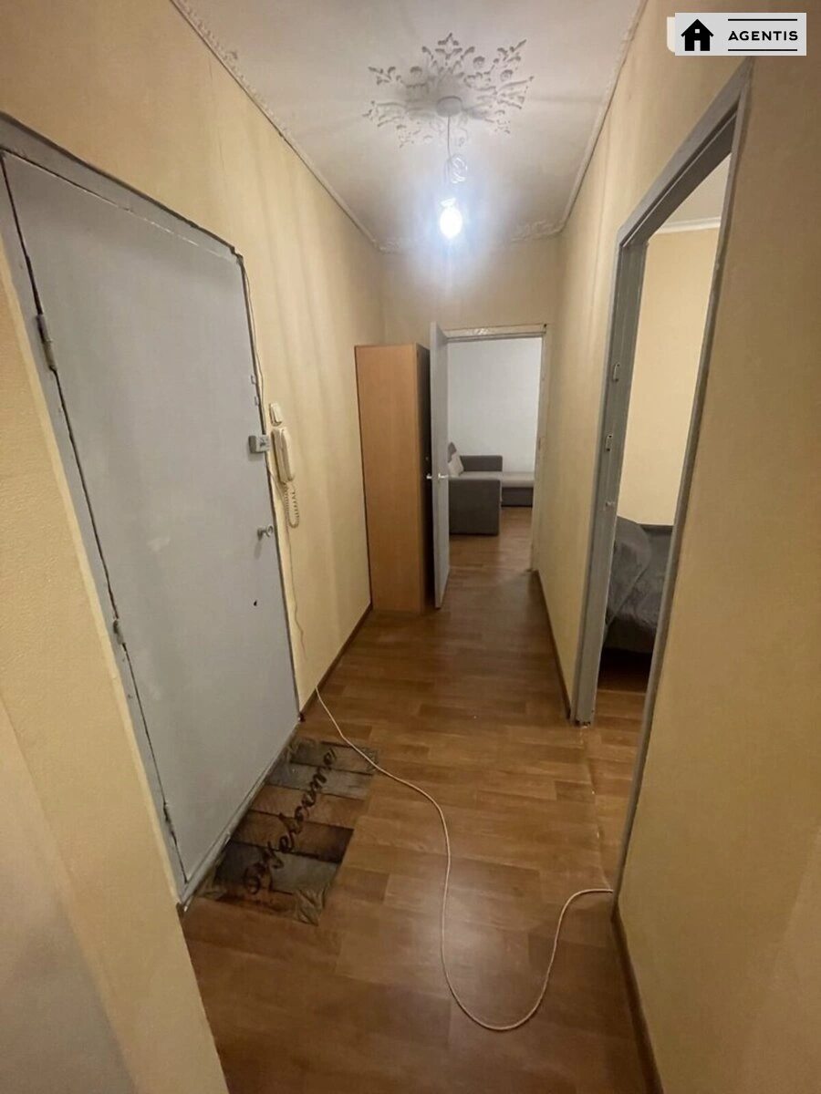 Сдам квартиру 2 комнаты, 56 m², 8 эт./10 этажей. 11, Івана Виговського вул. (Маршала Гречка), Киев. 