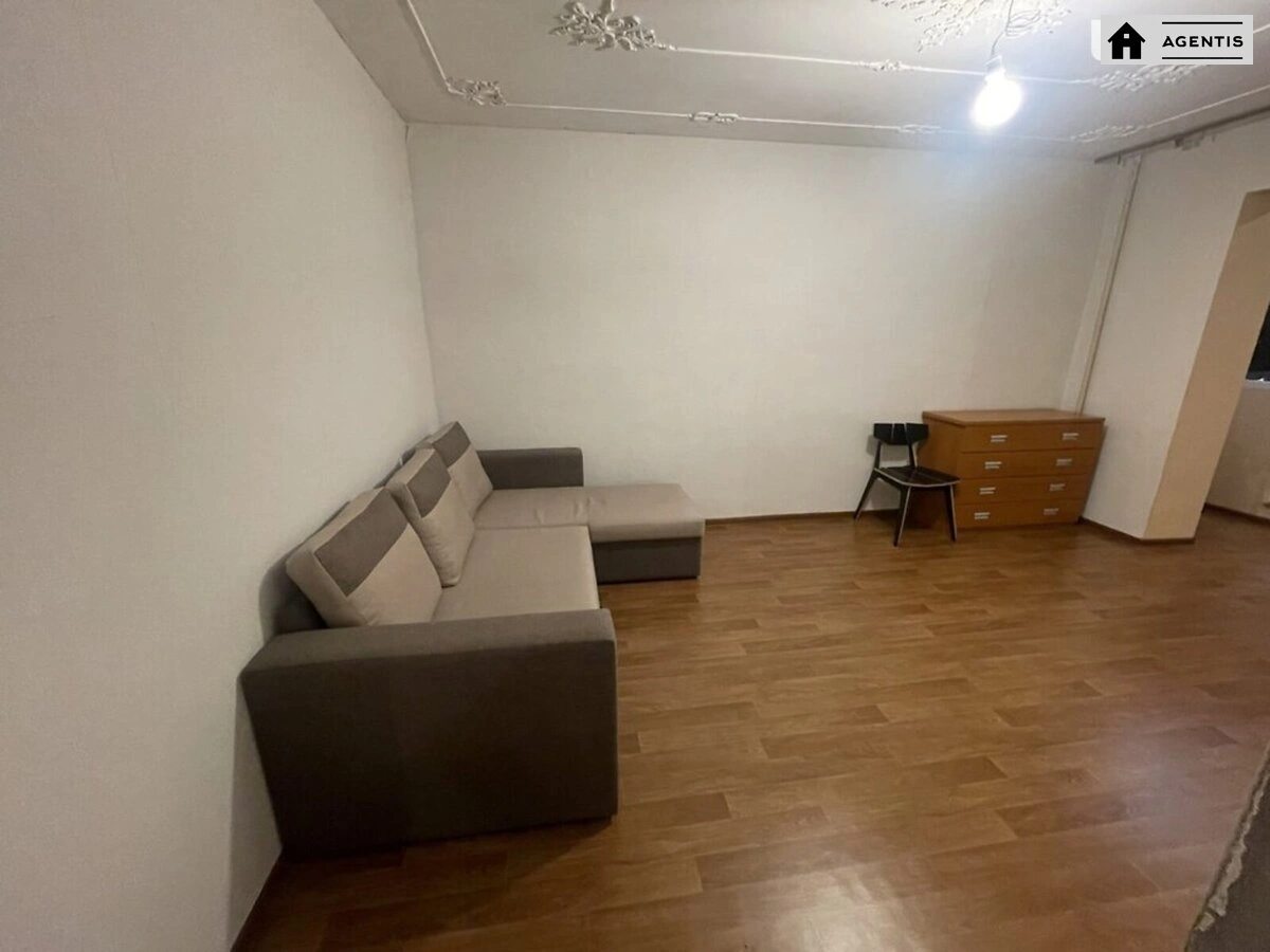 Сдам квартиру 2 комнаты, 56 m², 8 эт./10 этажей. 11, Івана Виговського вул. (Маршала Гречка), Киев. 