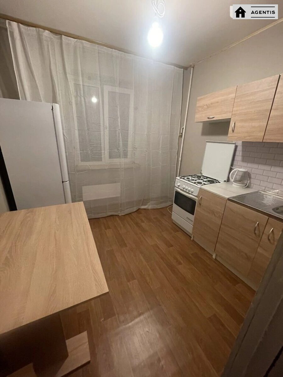 Сдам квартиру 2 комнаты, 56 m², 8 эт./10 этажей. 11, Івана Виговського вул. (Маршала Гречка), Киев. 