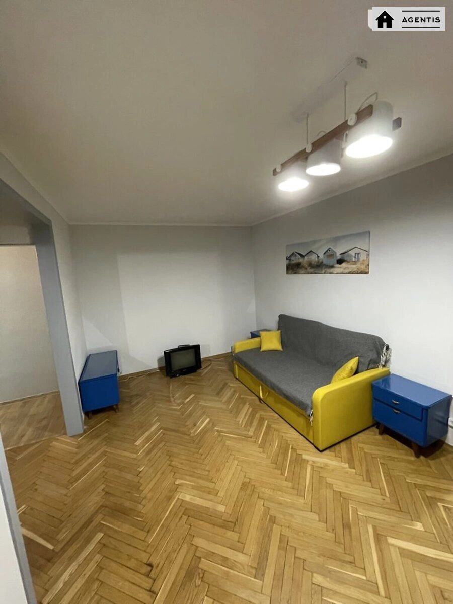 Сдам квартиру 2 комнаты, 47 m², 2 эт./5 этажей. 83, Вацлава Гавела бульв. (Івана Лепсе), Киев. 