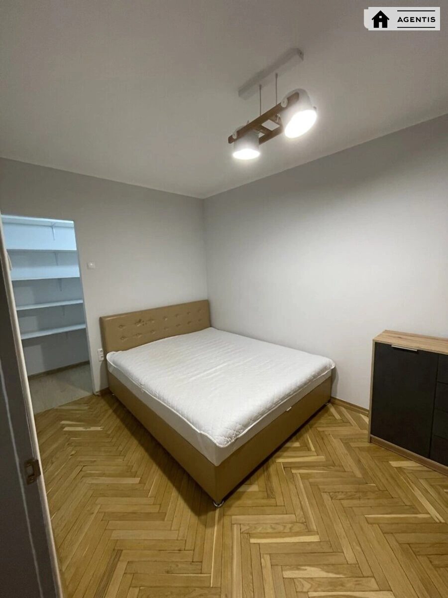 Сдам квартиру 2 комнаты, 47 m², 2 эт./5 этажей. 83, Вацлава Гавела бульв. (Івана Лепсе), Киев. 