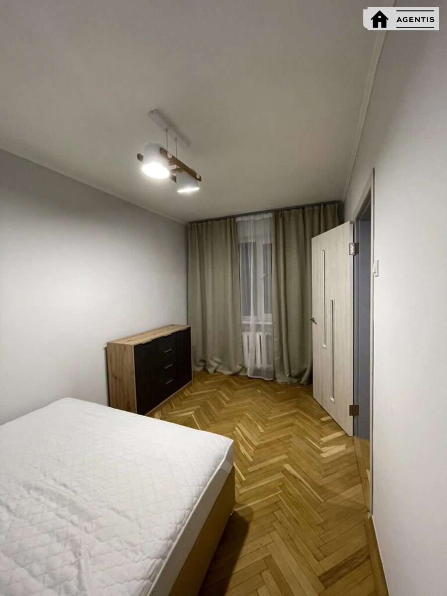 Сдам квартиру 2 комнаты, 47 m², 2 эт./5 этажей. 83, Вацлава Гавела бульв. (Івана Лепсе), Киев. 