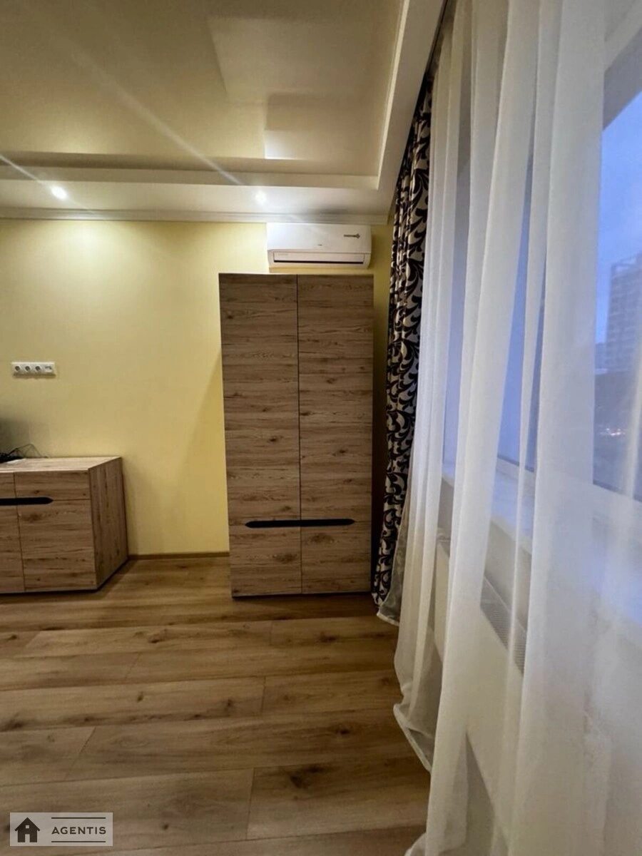 Apartment for rent 1 room, 45 m², 4th fl./25 floors. 1, Obolonskiy 1, Kyiv. 