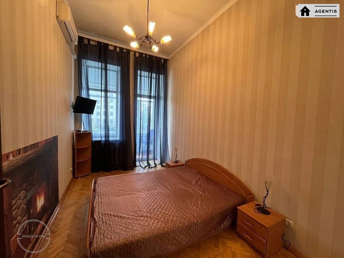 Сдам квартиру 3 комнаты, 72 m², 3 эт./4 этажа. 39, Владимирская 39, Киев. 