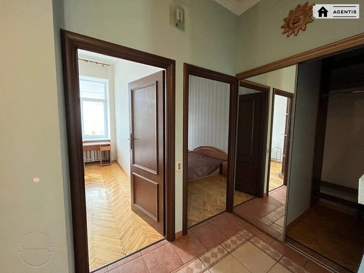 Сдам квартиру 3 комнаты, 72 m², 3 эт./4 этажа. 39, Владимирская 39, Киев. 