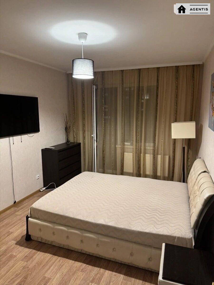 Сдам квартиру 3 комнаты, 85 m², 13 эт./26 этажей. 6, Драгоманова 6, Киев. 