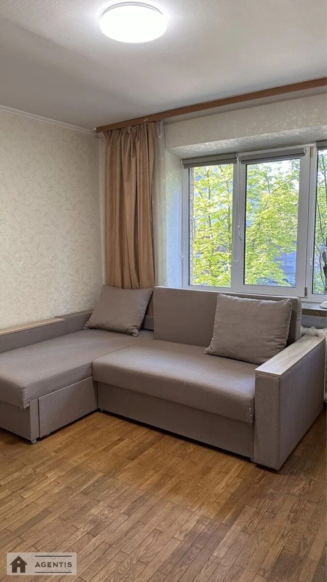 Сдам квартиру 1 комната, 20 m², 3 эт./5 этажей. Соломенский район, Киев. 