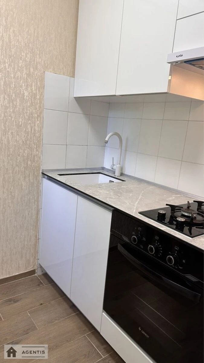 Сдам квартиру 1 комната, 20 m², 3 эт./5 этажей. Соломенский район, Киев. 