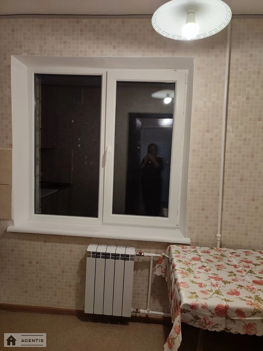 Сдам квартиру 1 комната, 34 m², 6 эт./9 этажей. 19, Генерала Наумова вул., Киев. 