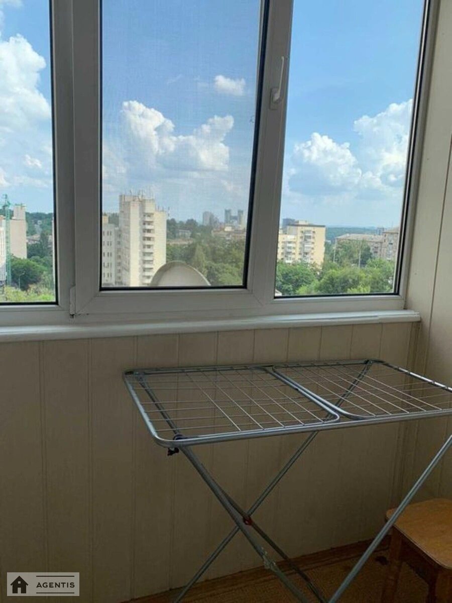 Сдам квартиру 2 комнаты, 60 m², 6 эт./12 этажей. 4, Петра Болбочана вул. (Командарма Каменєва), Киев. 