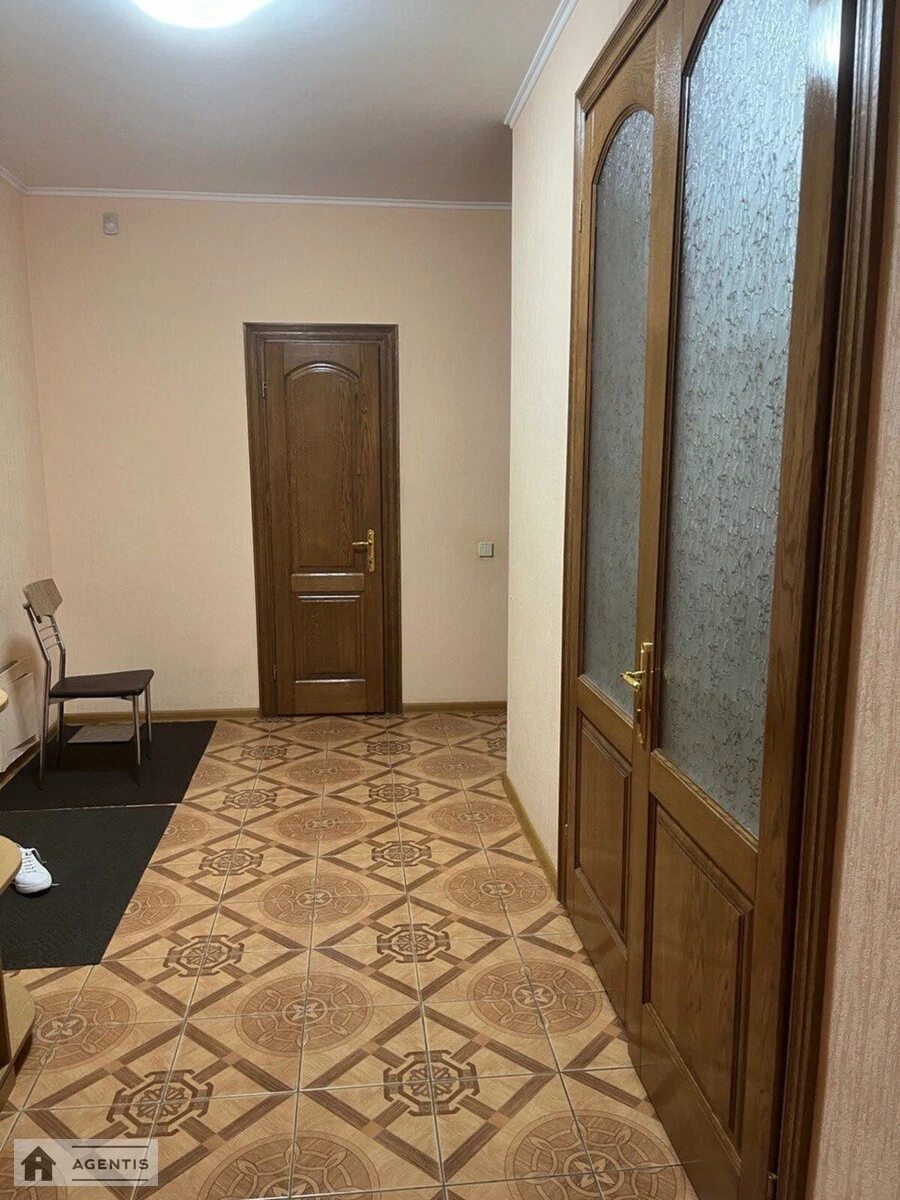 Сдам квартиру 2 комнаты, 80 m², 10 эт./22 этажа. 24, Срибнокильская 24, Киев. 