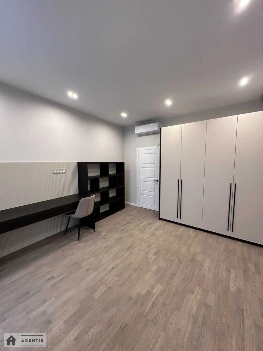 Сдам квартиру 3 комнаты, 105 m², 23 эт./24 этажа. 28, Василя Тютюнника вул. (Анрі Барбюса), Киев. 