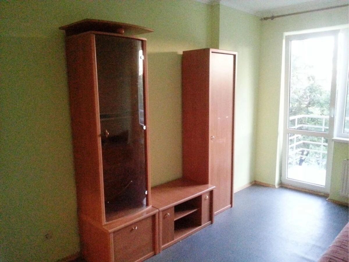 Сдам квартиру 2 комнаты, 31 m², 3 эт./5 этажей. 42, Метрологическая 42, Киев. 