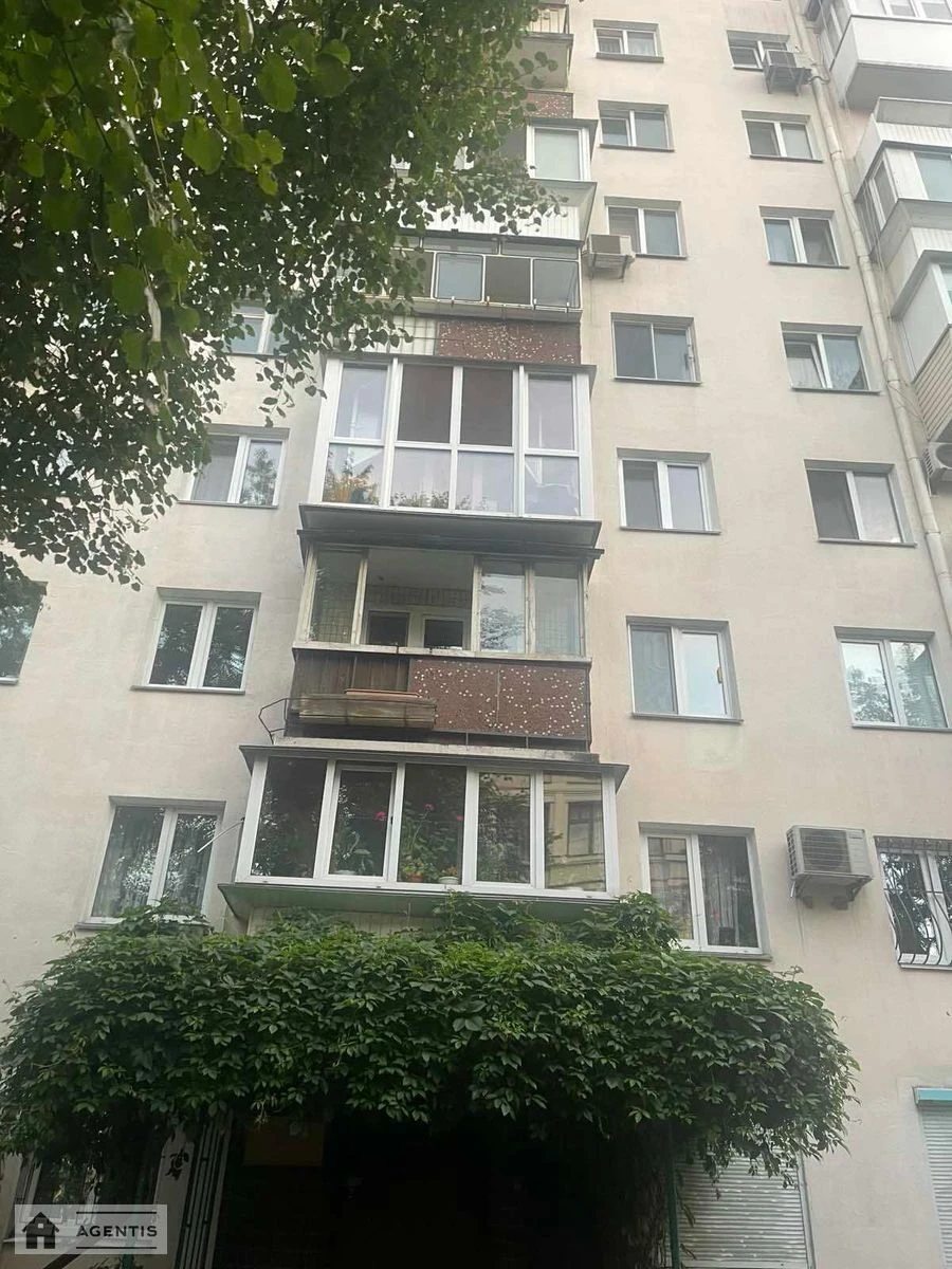 Сдам квартиру 3 комнаты, 58 m², 3 эт./9 этажей. 15, Леси Украинки 15, Киев. 