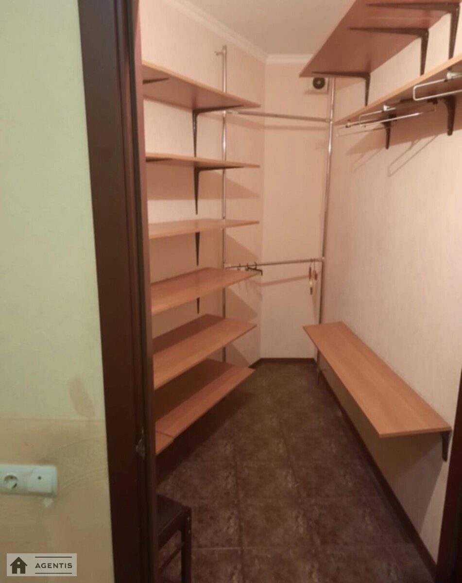 Сдам квартиру 2 комнаты, 70 m², 13 эт./16 этажей. Дарницкий район, Киев. 