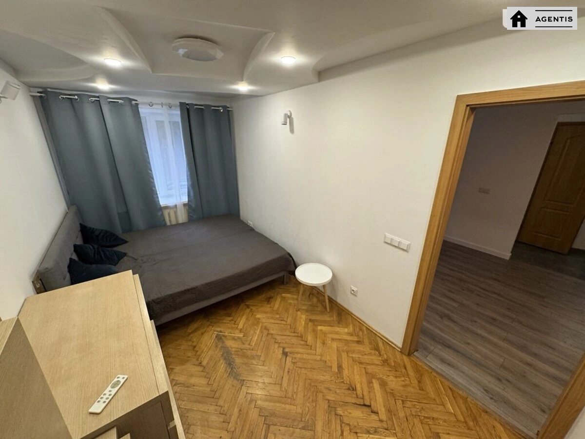 Сдам квартиру 2 комнаты, 50 m², 1 эт./5 этажей. 18, Голосеевская 18, Киев. 