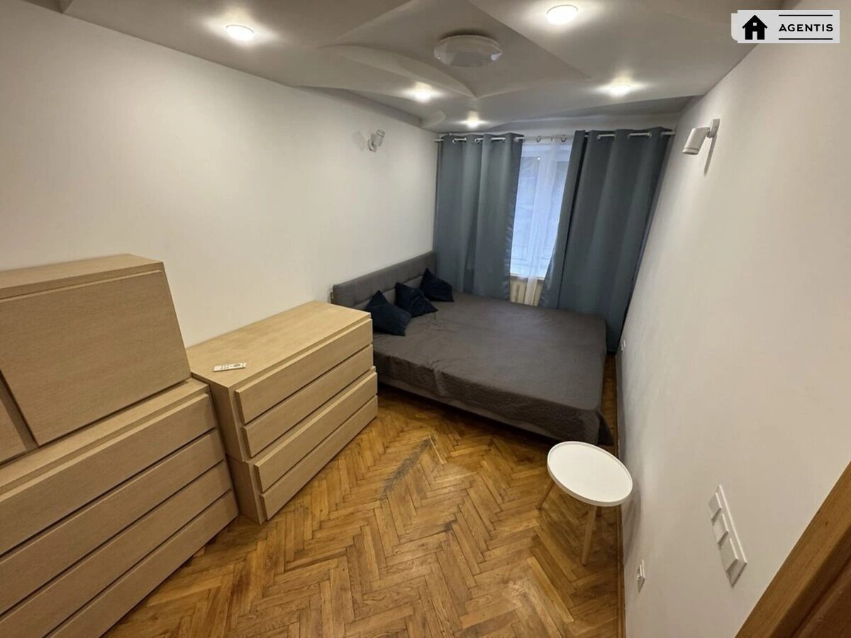 Сдам квартиру 2 комнаты, 50 m², 1 эт./5 этажей. 18, Голосеевская 18, Киев. 