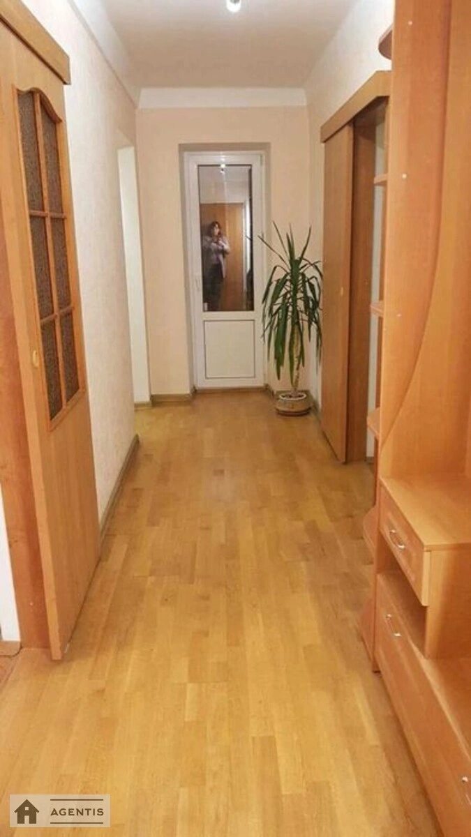 Сдам квартиру 2 комнаты, 57 m², 6 эт./9 этажей. Щусєва вул., Киев. 