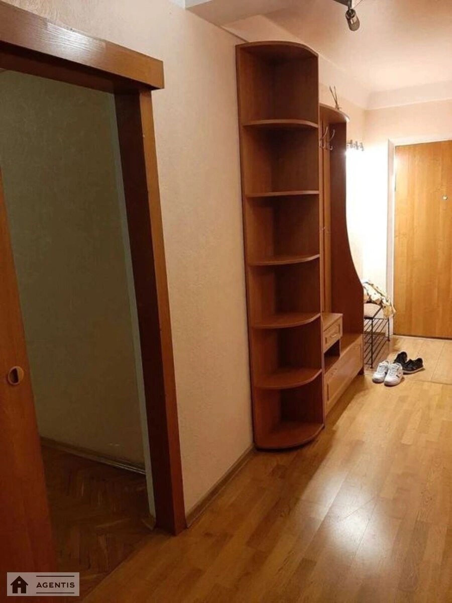 Сдам квартиру 2 комнаты, 57 m², 6 эт./9 этажей. Щусєва вул., Киев. 