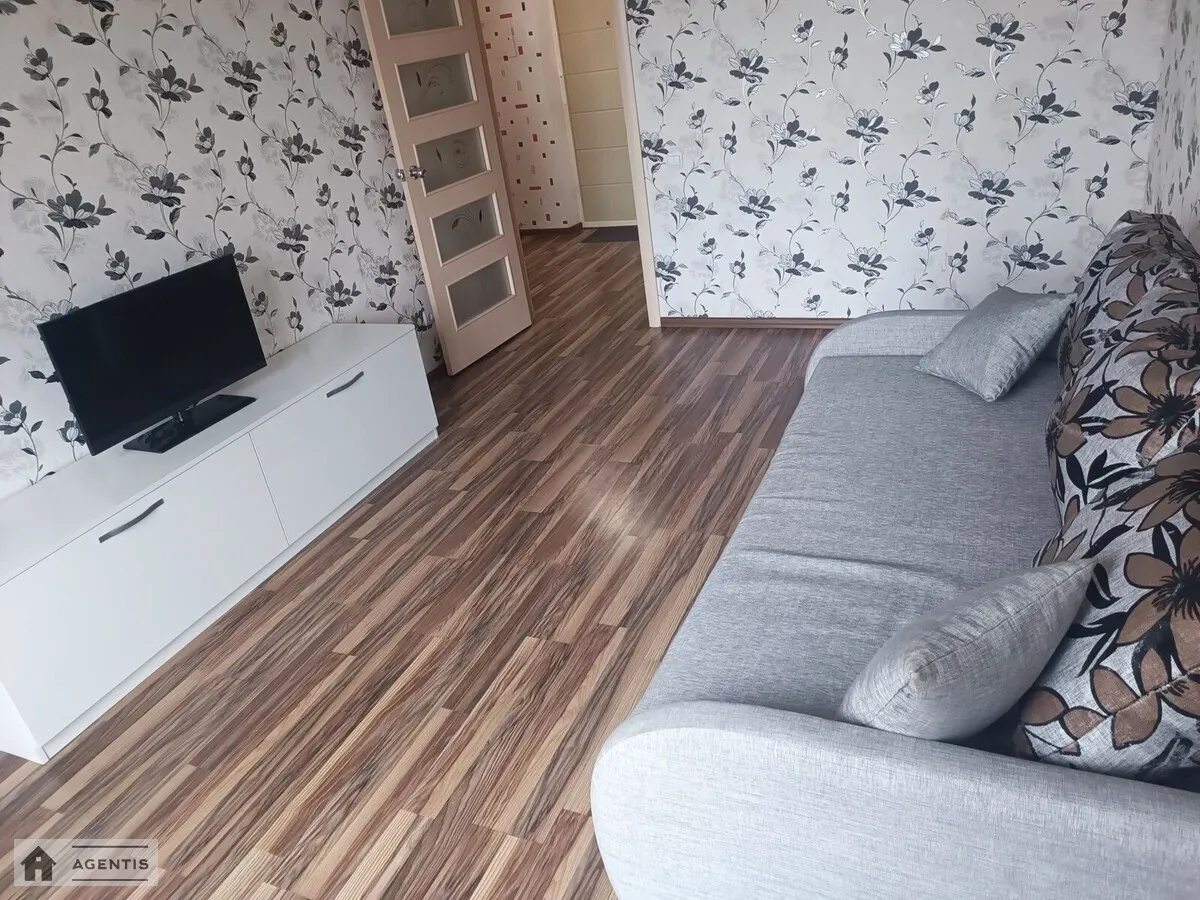 Сдам квартиру 1 комната, 38 m², 10 эт./16 этажей. Анатолія Петрицького вул., Киев. 