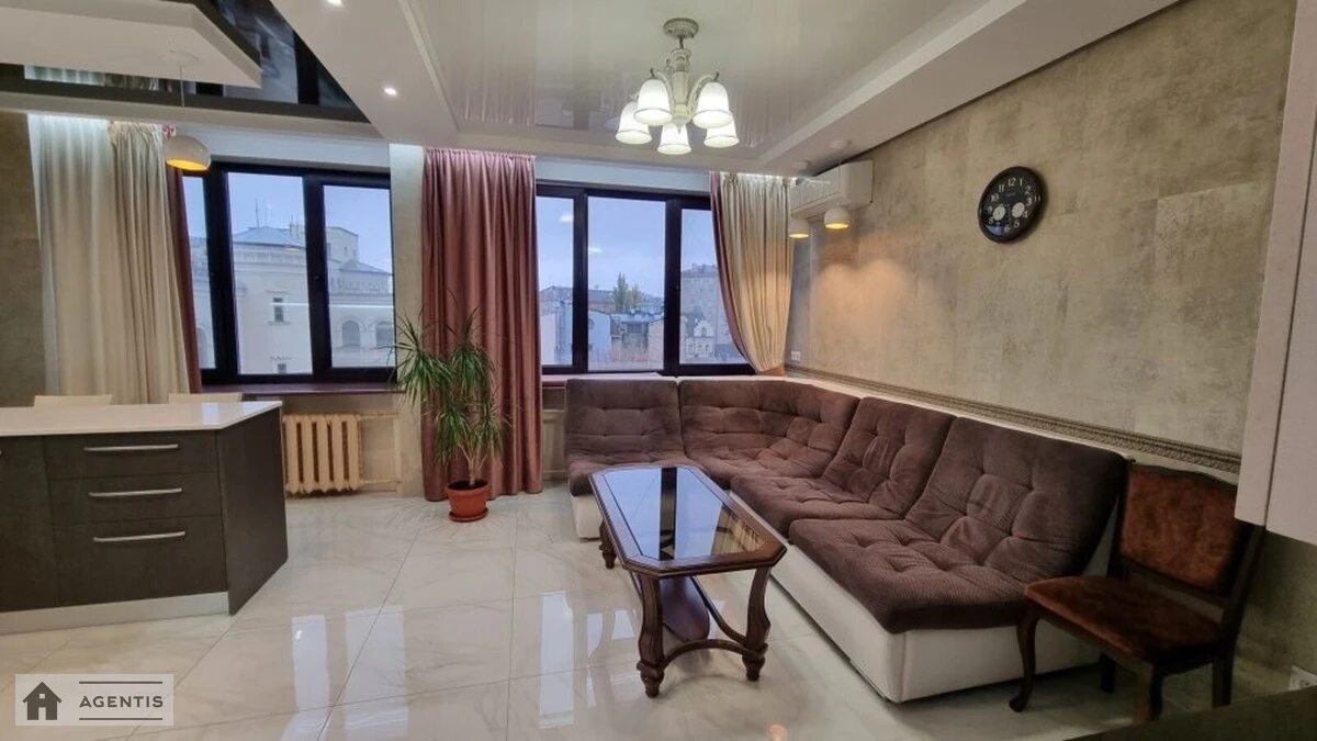 Сдам квартиру 3 комнаты, 75 m², 5 эт./9 этажей. Владимирская, Киев. 