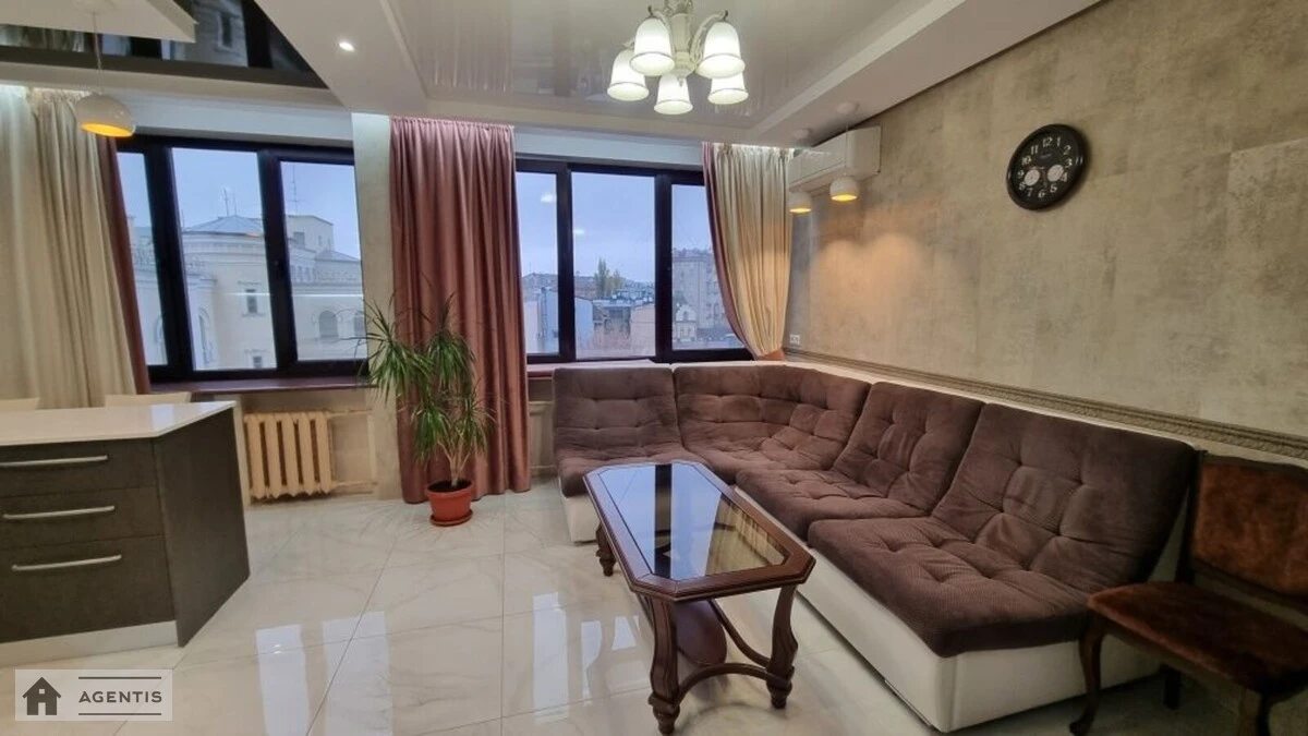 Сдам квартиру 3 комнаты, 75 m², 5 эт./9 этажей. Владимирская, Киев. 