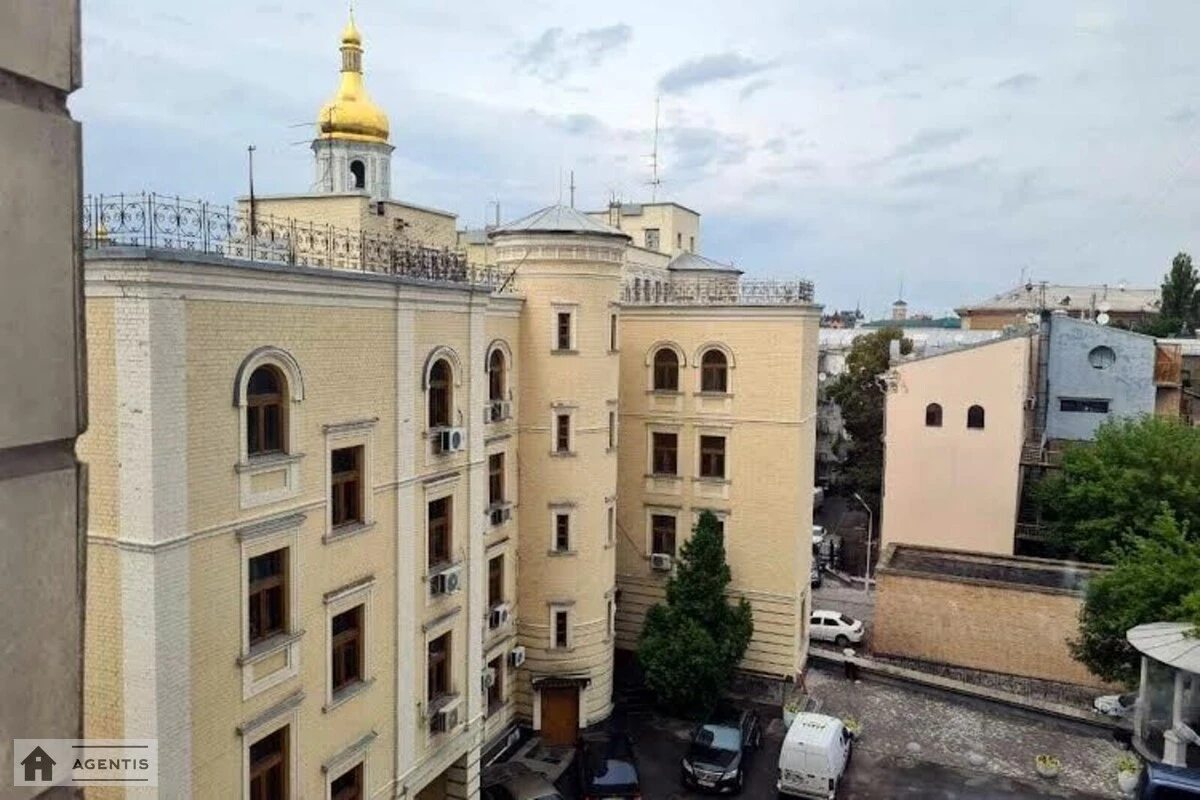 Сдам квартиру 3 комнаты, 75 m², 5 эт./9 этажей. Владимирская, Киев. 