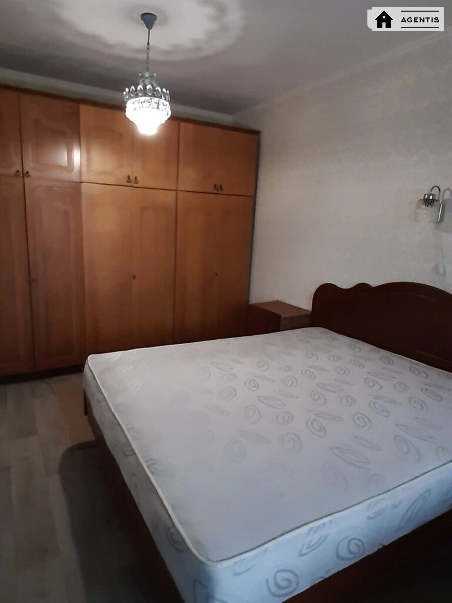 Сдам квартиру 2 комнаты, 49 m², 3 эт./9 этажей. 20, Лесной 20, Киев. 