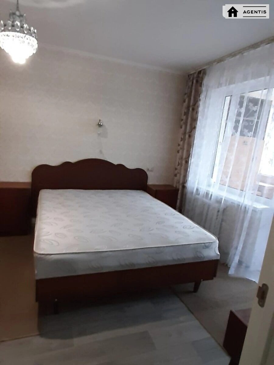 Сдам квартиру 2 комнаты, 49 m², 3 эт./9 этажей. 20, Лесной 20, Киев. 