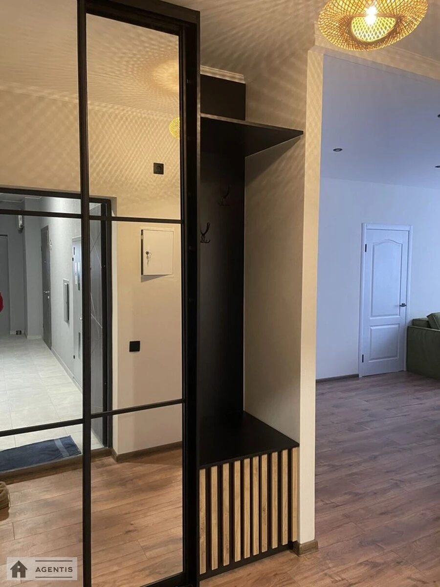 Сдам квартиру 2 комнаты, 56 m², 5 эт./20 этажей. 8, Братів Чибінєєвих вул. (Чернігівська), Киев. 