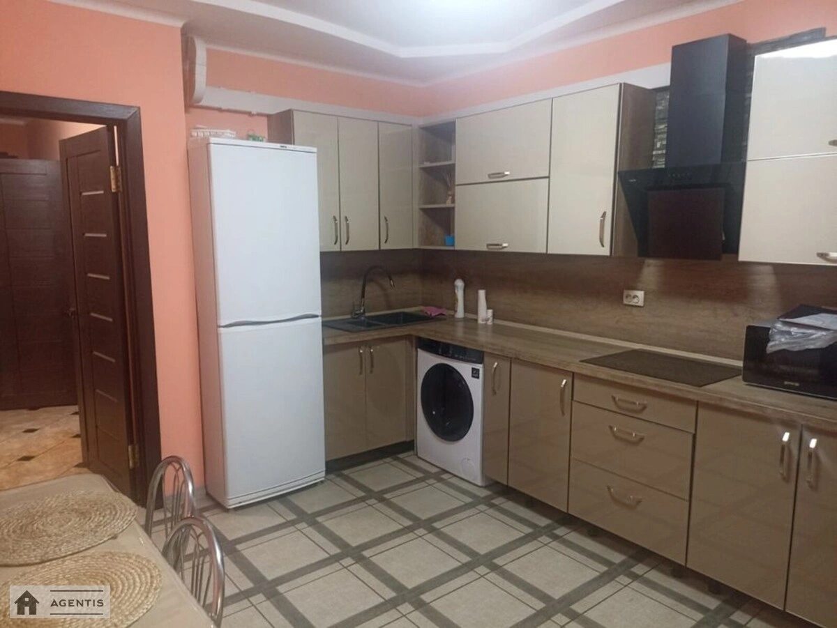 Сдам квартиру 2 комнаты, 66 m², 18 эт./24 этажа. Соломенский район, Киев. 