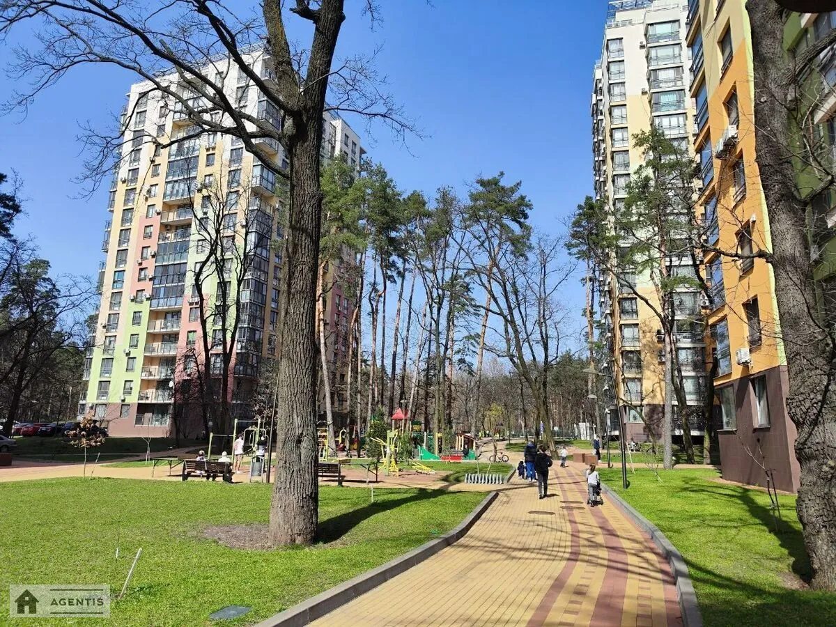 Сдам квартиру 2 комнаты, 70 m², 13 эт./16 этажей. 19, Анатолія Петрицького вул., Киев. 