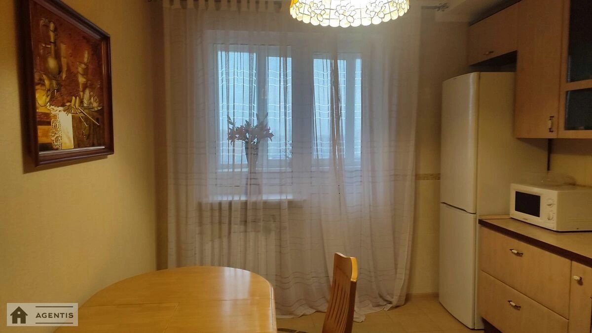 Сдам квартиру 2 комнаты, 90 m², 17 эт./24 этажа. 1, Срибнокильская 1, Киев. 