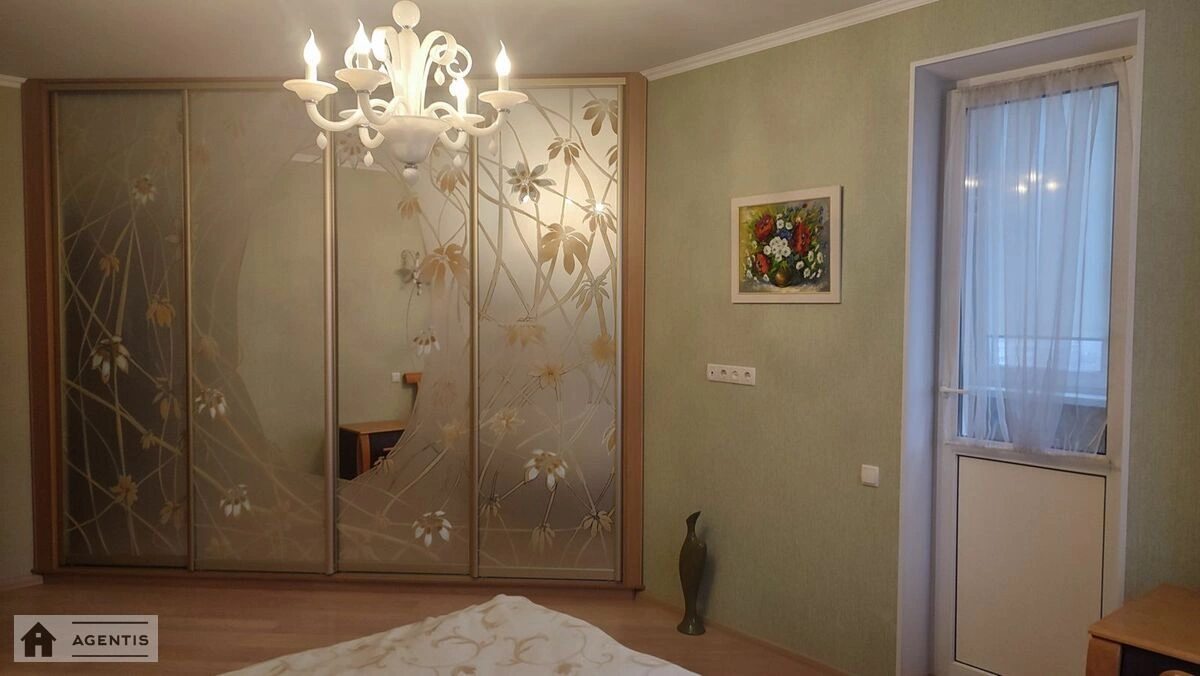 Сдам квартиру 2 комнаты, 90 m², 17 эт./24 этажа. 1, Срибнокильская 1, Киев. 