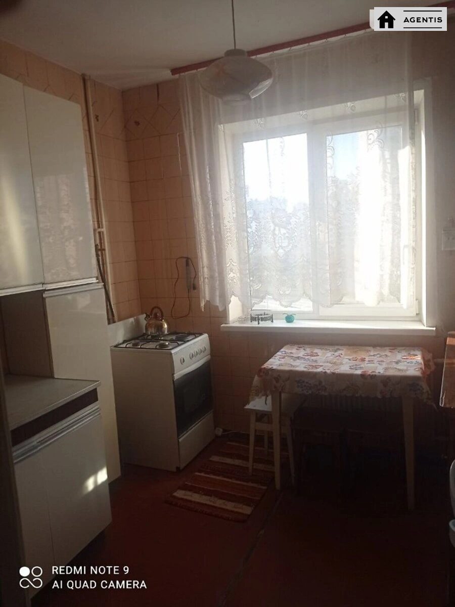 Сдам квартиру 2 комнаты, 53 m², 6 эт./9 этажей. 36, Володимира Івасюка просп. (Героїв Сталінграда), Киев. 