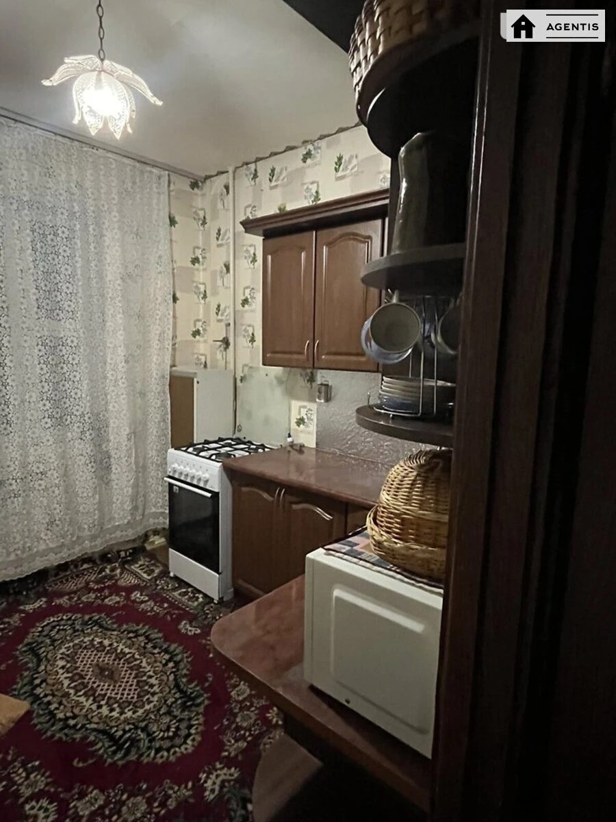 Здам квартиру 2 кімнати, 52 m², 2 пов./9 поверхів. Академіка Корольова просп., Київ. 