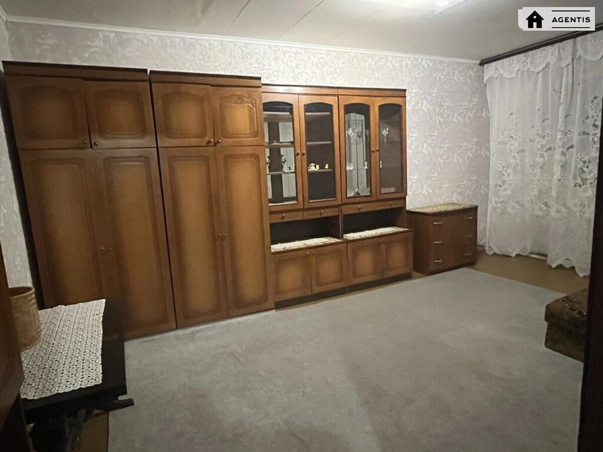 Здам квартиру 2 кімнати, 52 m², 2 пов./9 поверхів. Академіка Корольова просп., Київ. 