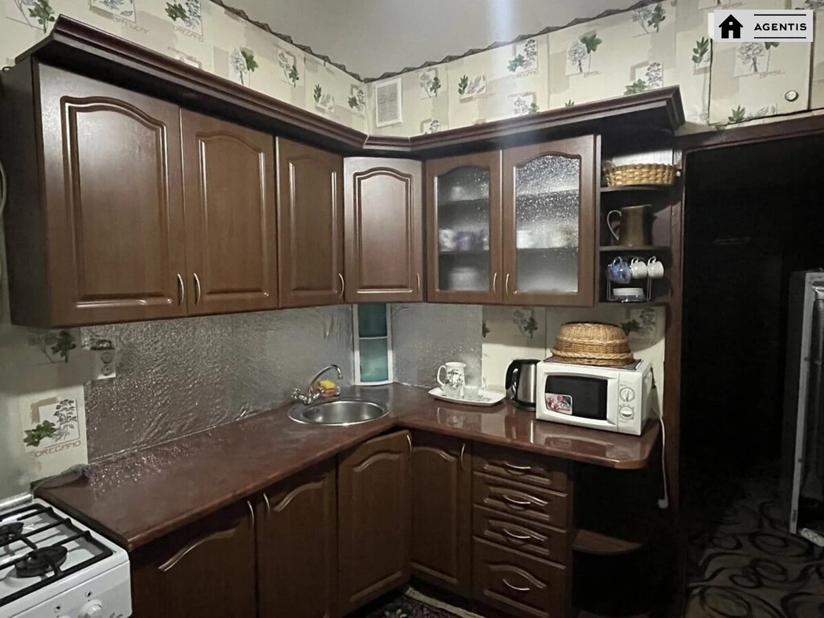 Здам квартиру 2 кімнати, 52 m², 2 пов./9 поверхів. Академіка Корольова просп., Київ. 