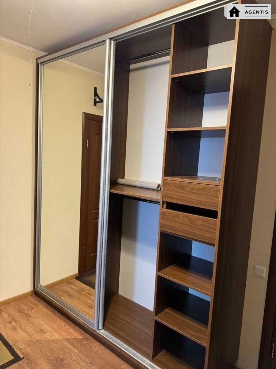 Сдам квартиру 2 комнаты, 63 m², 12 эт./23 этажа. 8, Бориса Гмирі вул., Киев. 