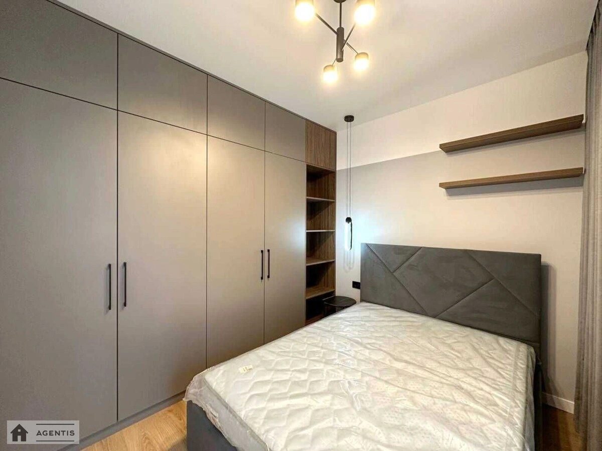 Сдам квартиру 1 комната, 38 m², 4 эт./8 этажей. 23, Салютная 23, Киев. 