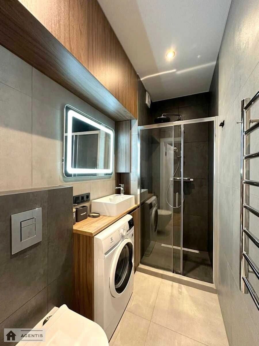 Сдам квартиру 1 комната, 38 m², 4 эт./8 этажей. 23, Салютная 23, Киев. 