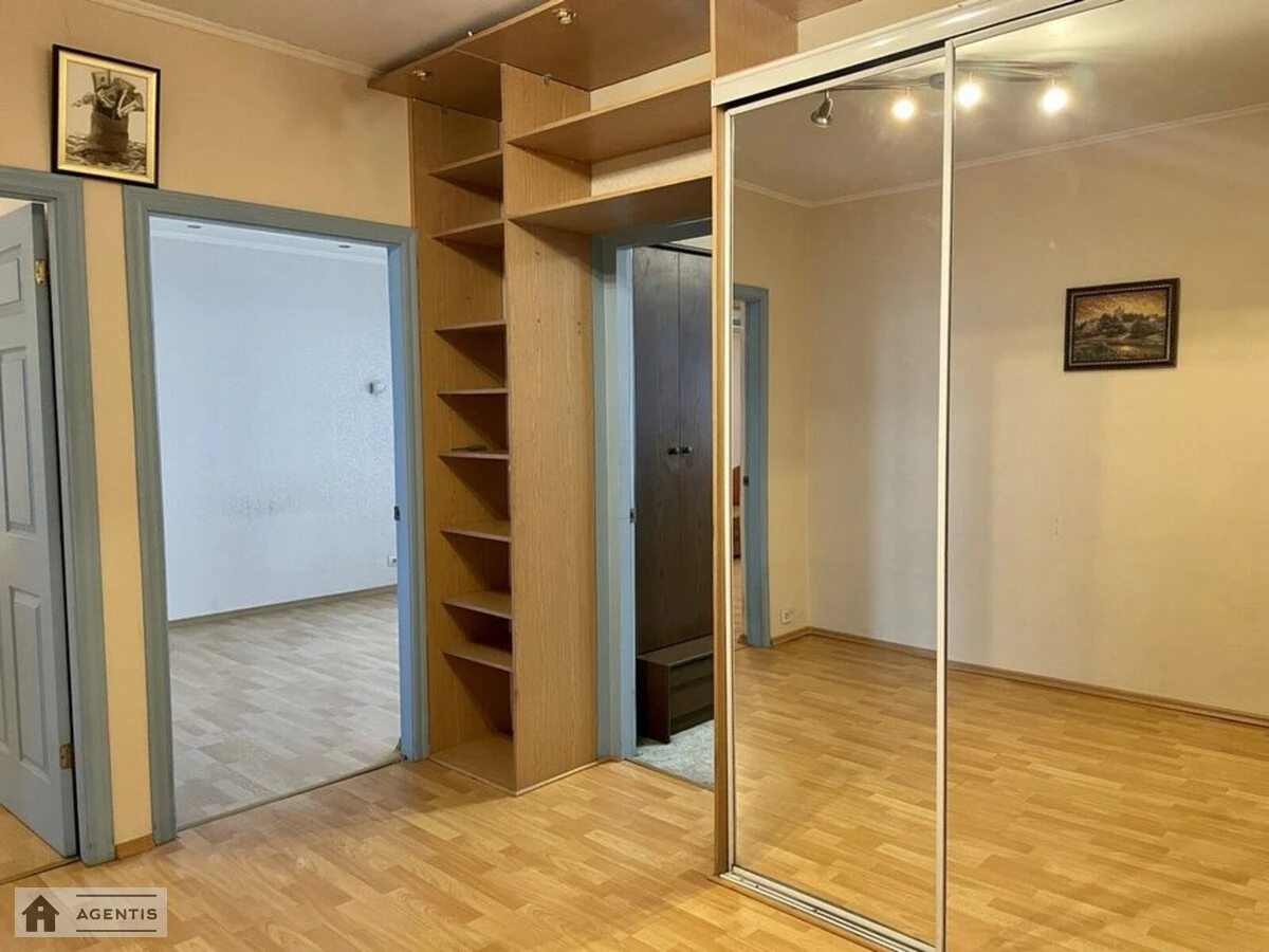 Сдам квартиру 3 комнаты, 72 m², 14 эт./16 этажей. Миколи Кибальчича вул., Киев. 