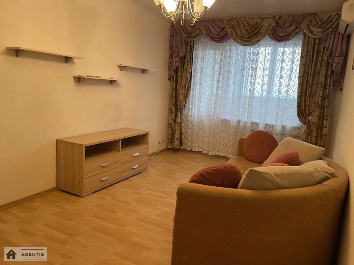 Сдам квартиру 3 комнаты, 72 m², 14 эт./16 этажей. Миколи Кибальчича вул., Киев. 