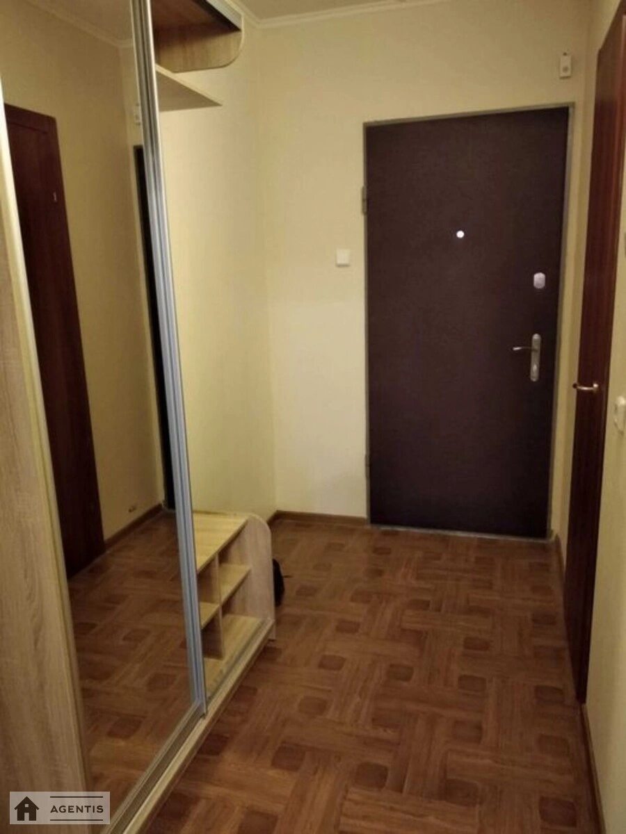 Сдам квартиру 1 комната, 55 m², 16 эт./25 этажей. 11, Ясиневатский 11, Киев. 