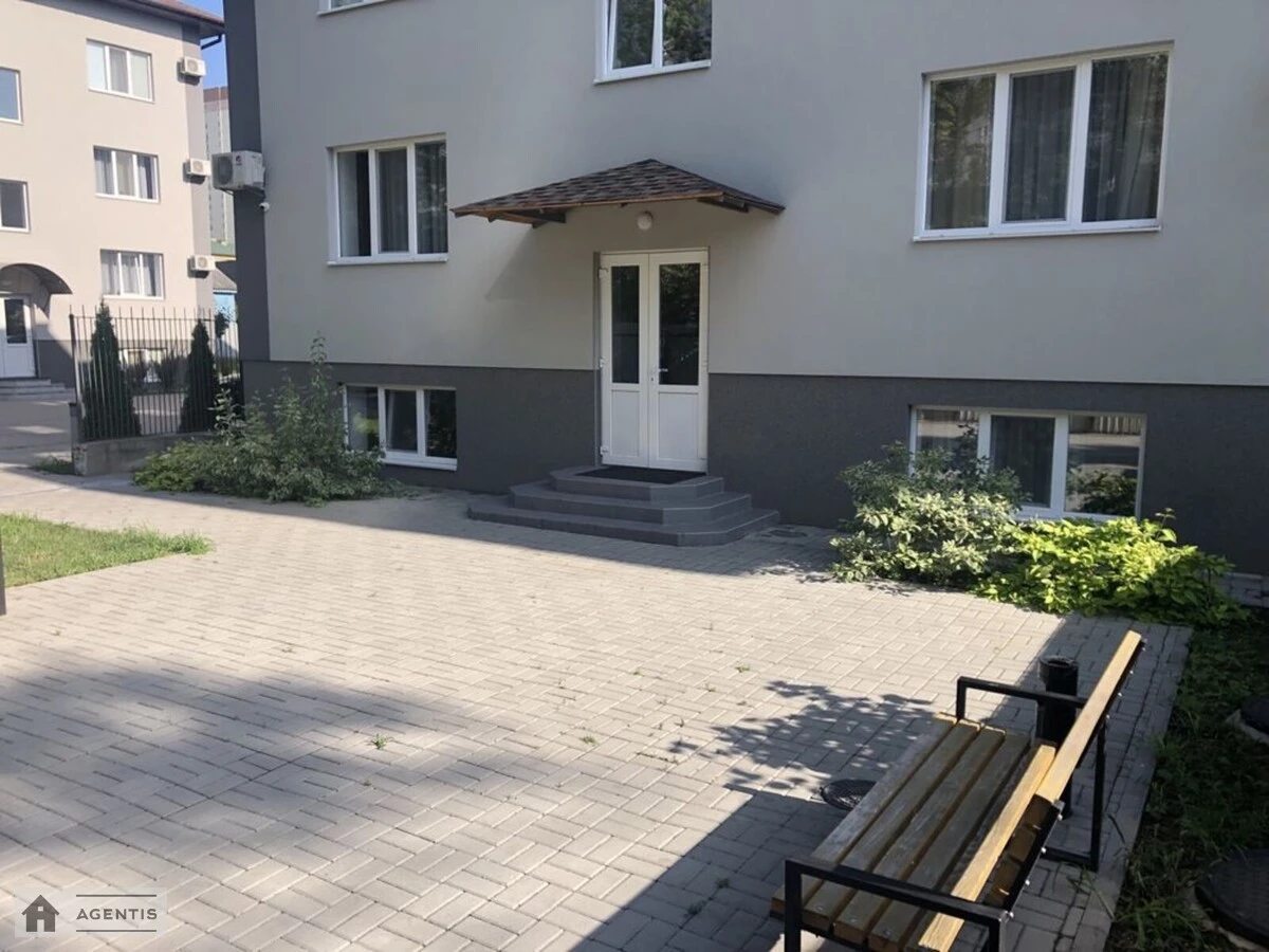 Сдам квартиру 1 комната, 35 m², 4 эт./4 этажа. 192-а Садова вул., Киев. 