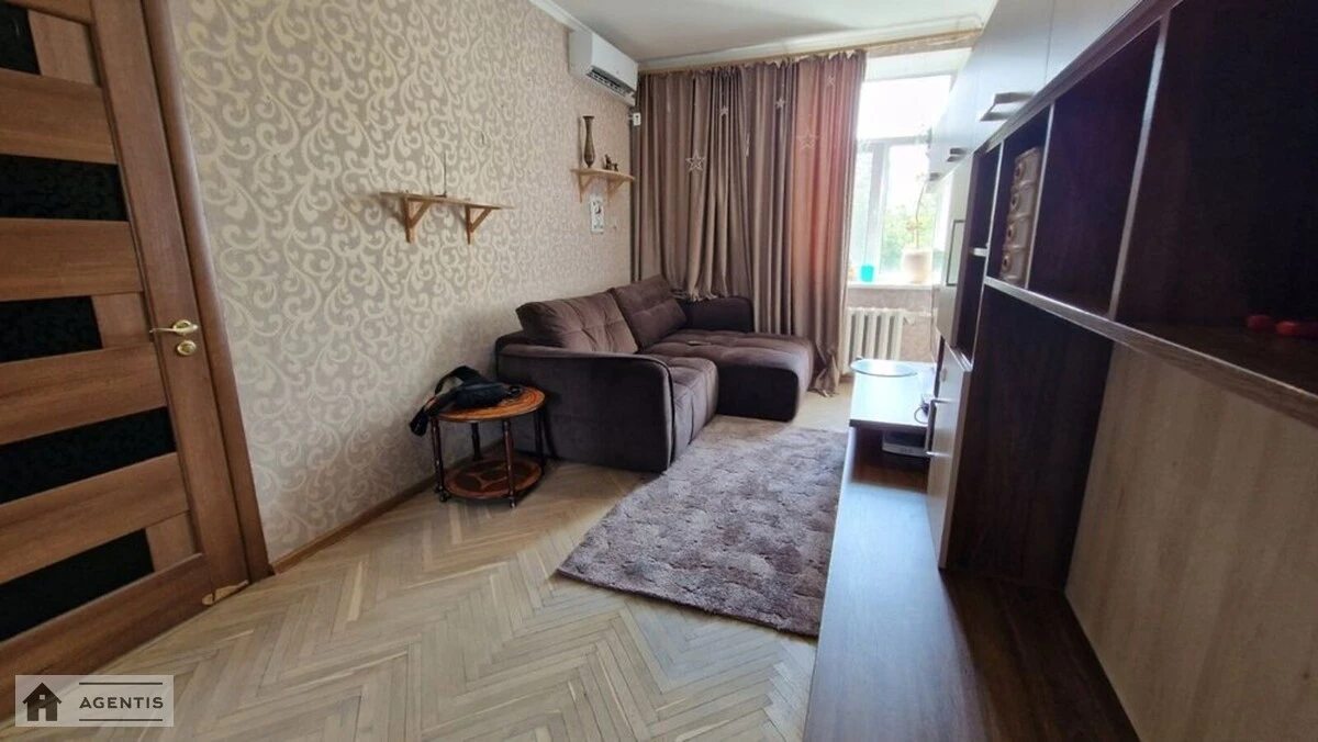 Сдам квартиру 2 комнаты, 58 m², 4 эт./4 этажа. 32, Гоголевская 32, Киев. 