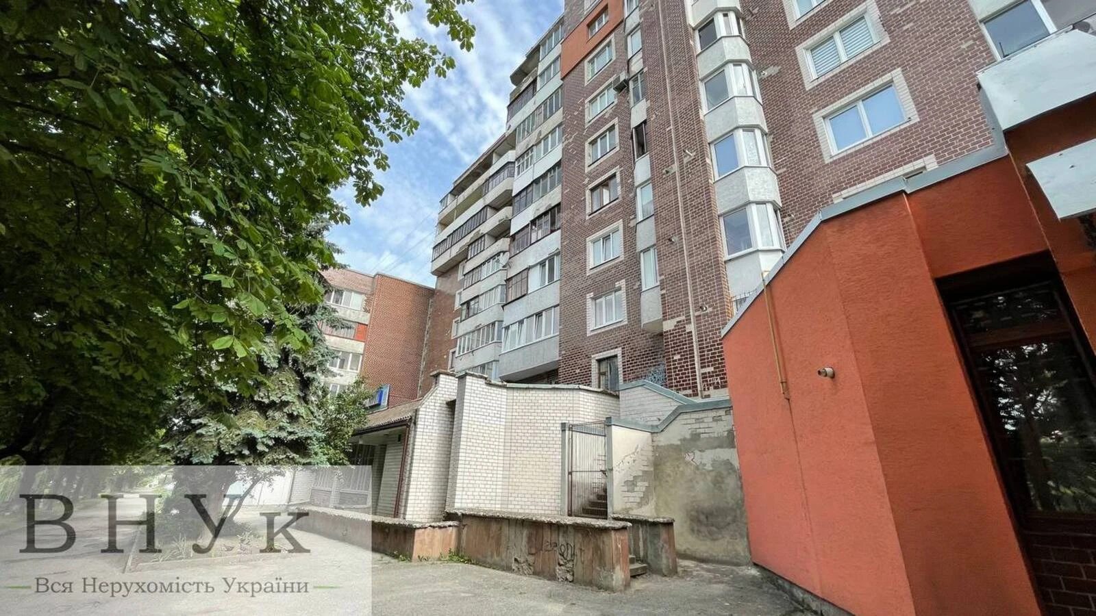 Apartments for sale 4 rooms, 82 m², 1st fl./9 floors. Zluky pr., Ternopil. 