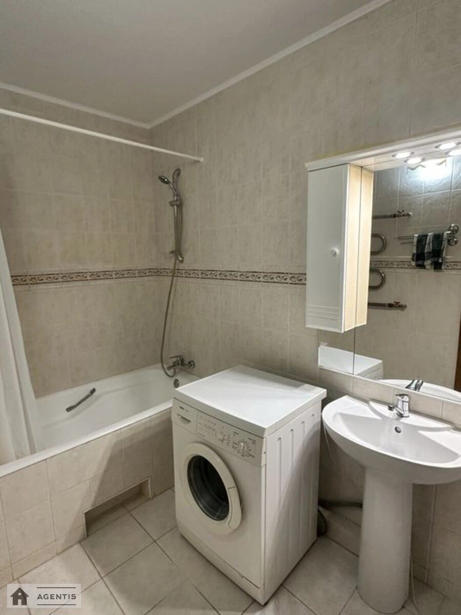 Сдам квартиру 2 комнаты, 65 m², 7 эт./16 этажей. М. Гришка , Киев. 