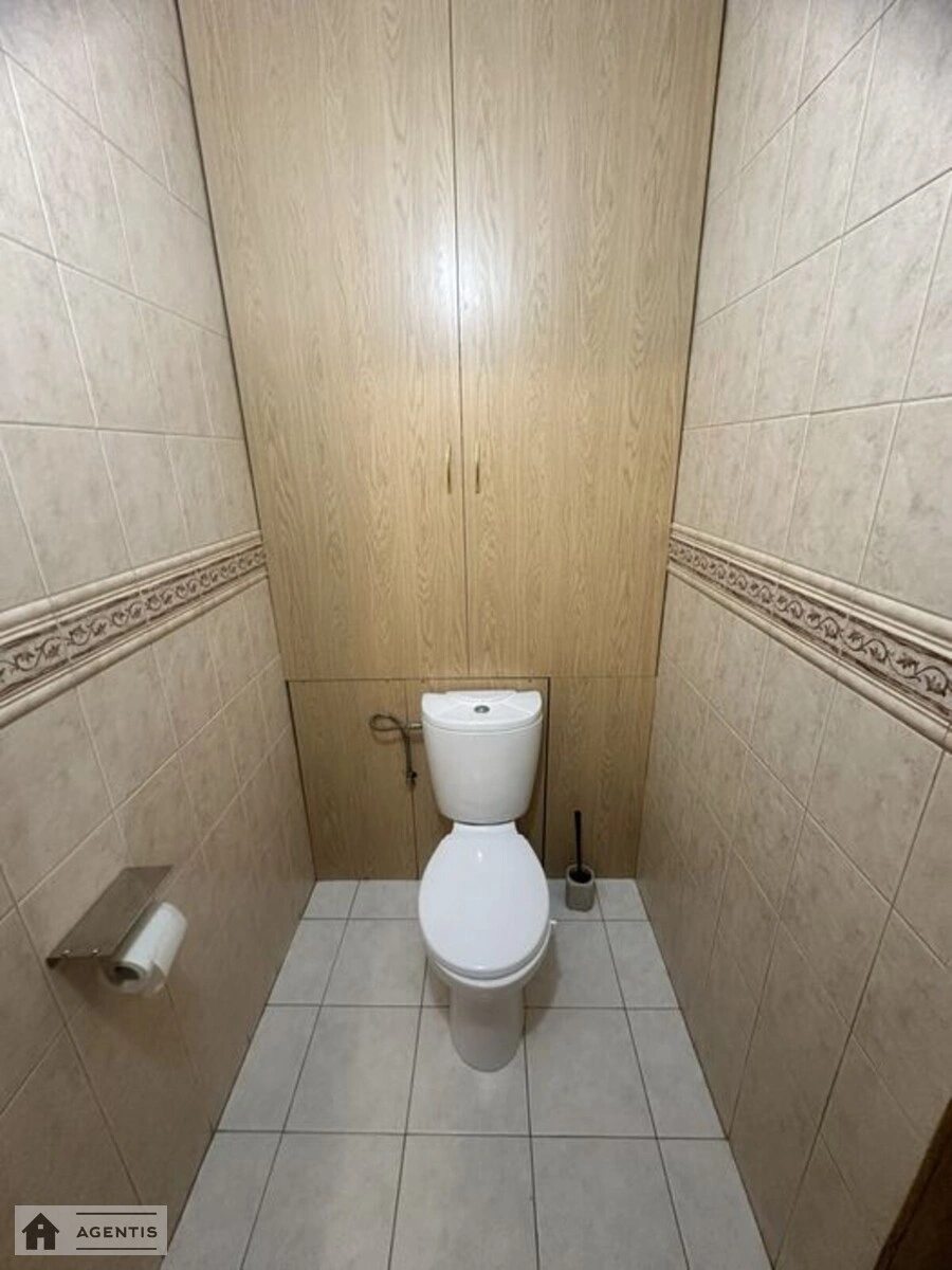 Сдам квартиру 2 комнаты, 65 m², 7 эт./16 этажей. М. Гришка , Киев. 